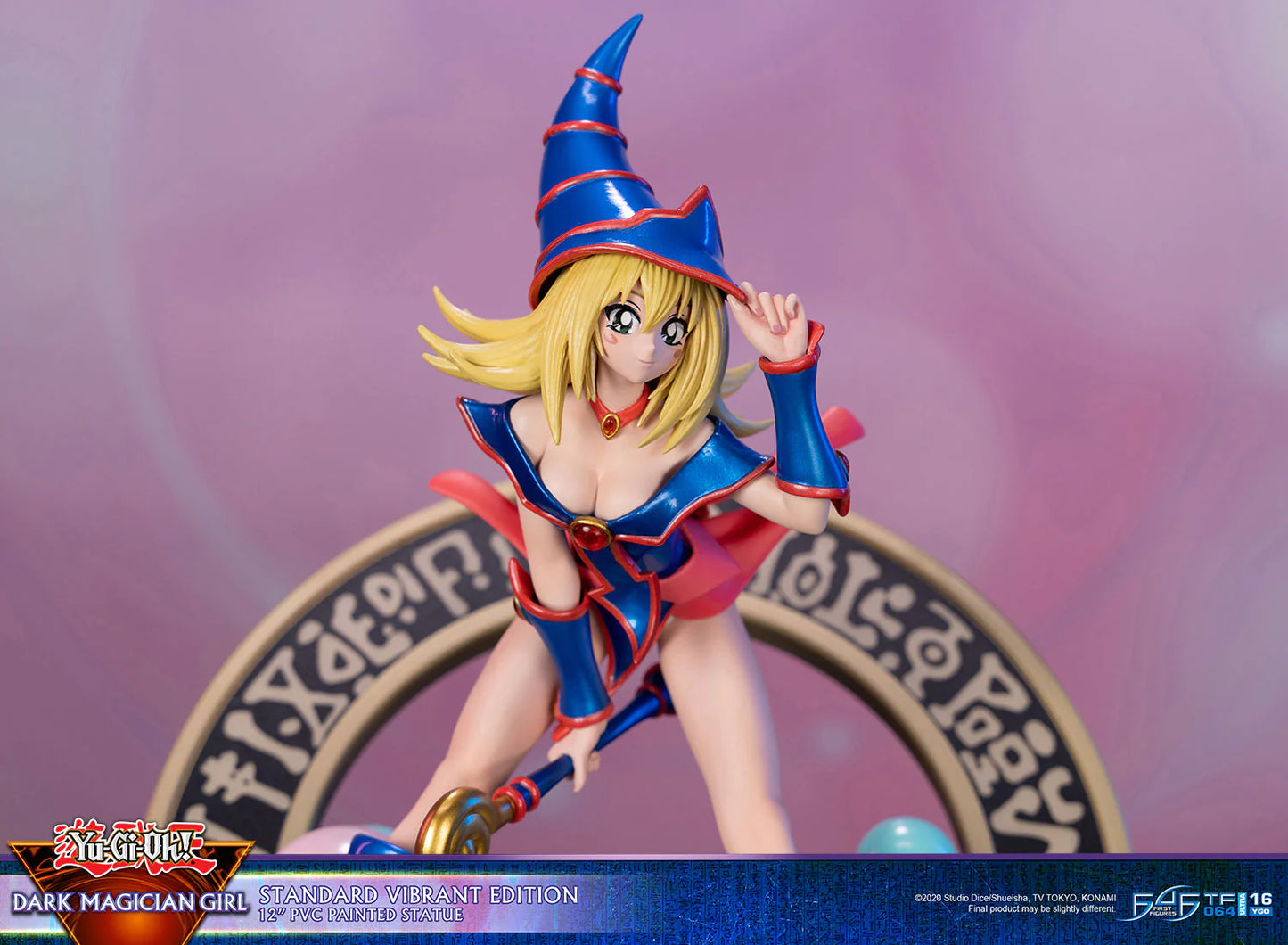 First 4 Figures: Yu Gi Oh - La Maga Oscura Estandar Color Variante 12 Pulgadas