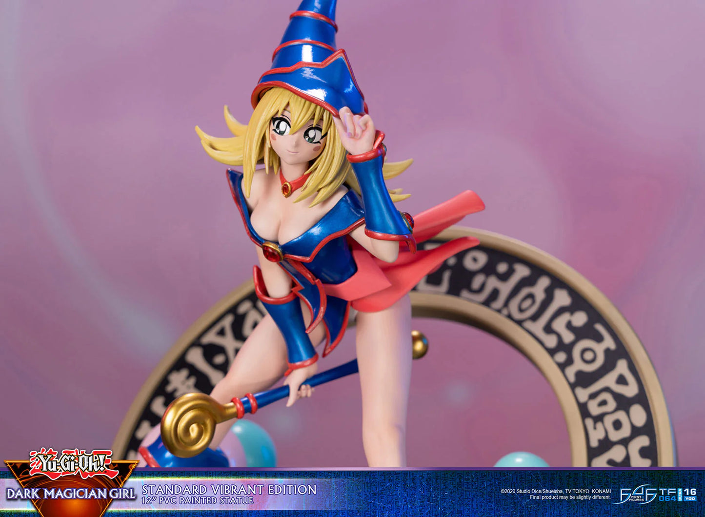 First 4 Figures: Yu Gi Oh - La Maga Oscura Estandar Color Variante 12 Pulgadas