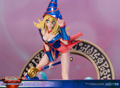 First 4 Figures: Yu Gi Oh - La Maga Oscura Estandar Color Variante 12 Pulgadas