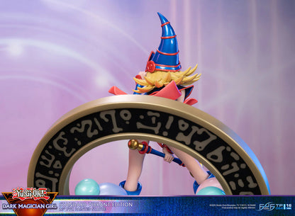 First 4 Figures: Yu Gi Oh - La Maga Oscura Estandar Color Variante 12 Pulgadas