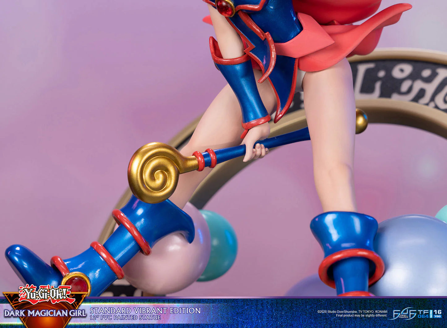 First 4 Figures: Yu Gi Oh - La Maga Oscura Estandar Color Variante 12 Pulgadas