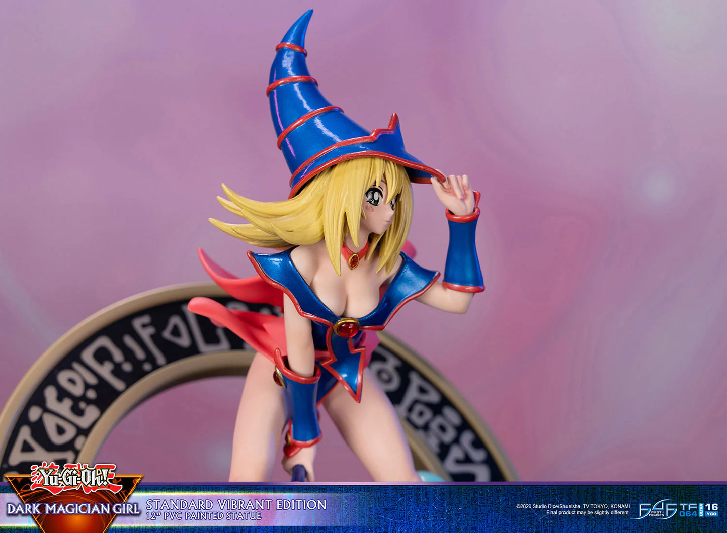 First 4 Figures: Yu Gi Oh - La Maga Oscura Estandar Color Variante 12 Pulgadas