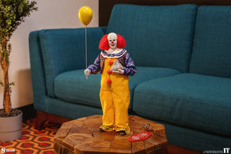 Sideshow Collectibles: It 1990 - Pennywise Escala 1/6 Preventa